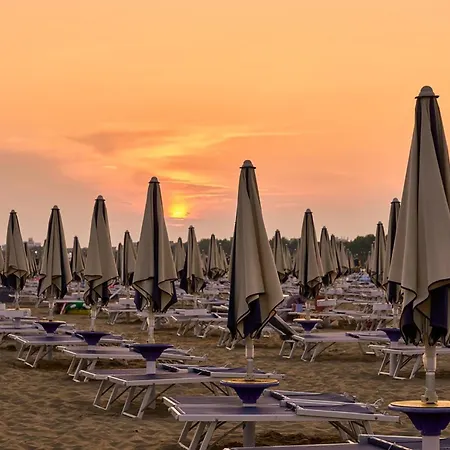 アパート In The Quiet Area Of Lido Del Sole ビビオーネ